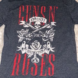 Guns & roses tee large